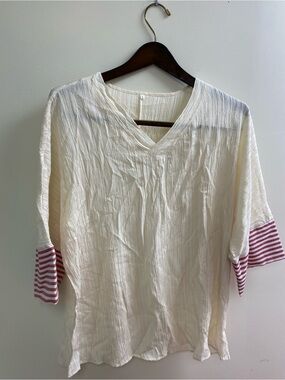 NWOT Cream V-Neck Tunic Top with red Striped Sleeve Cuffs and shorts